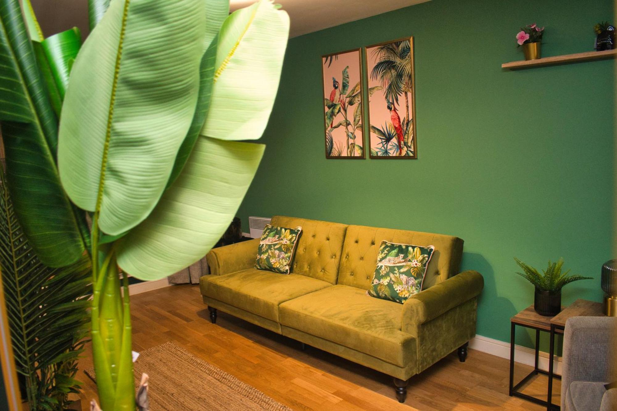 Spacious City Centre Apt - Free Parking - Ao Arena Apartment