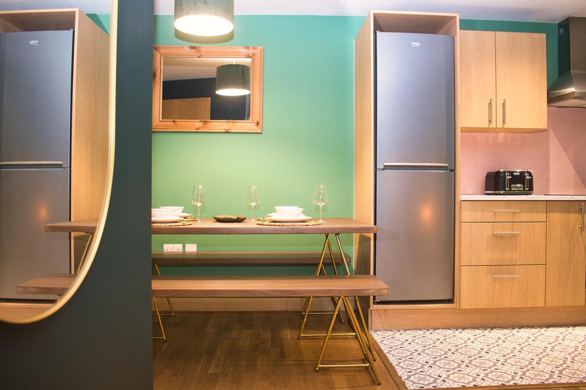 Spacious City Centre Apt - Free Parking - Ao Arena Apartment *